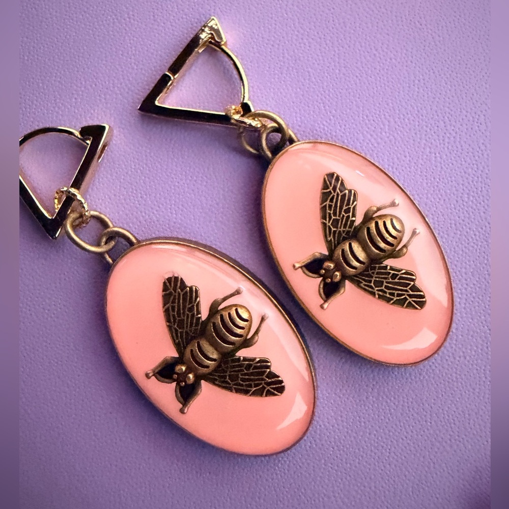 ❌SOLD❌GG Pink and Gold Bee Earrings